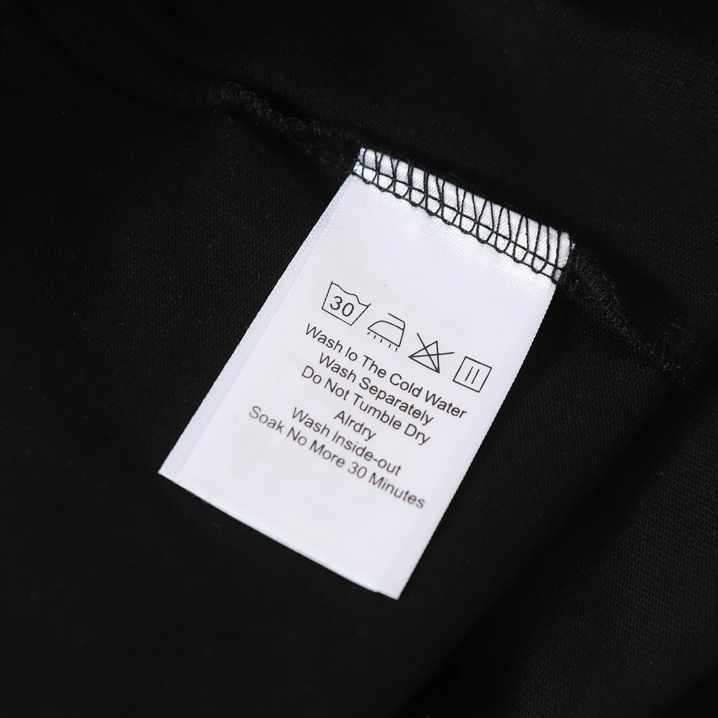 #Black I THAT'S A AWFUL LOT OF COUGH SYRUP In Stock Real shot American simple trendy brand loose casual T-shirt Fabric (fabric): 32 counts Weight combed double yarn pure cotton Sizes (size): S-M L X L Color (colour): Black 👉